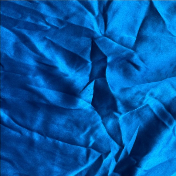 Cobalt blue silk high neck sleeveless top
Lloyd Williams brand
100% silk - Picture 4 of 5